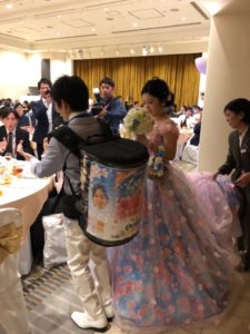 披露宴でビールサーブ