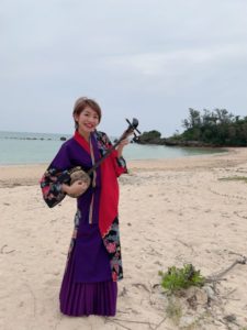 ビーチで三線の生演奏
