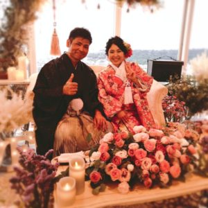 新郎新婦が着物で記念撮影