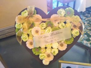 披露宴会場で飾られていた花のオブジェ