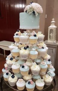 ブルーがモチーフのウエディングカップケーキ
